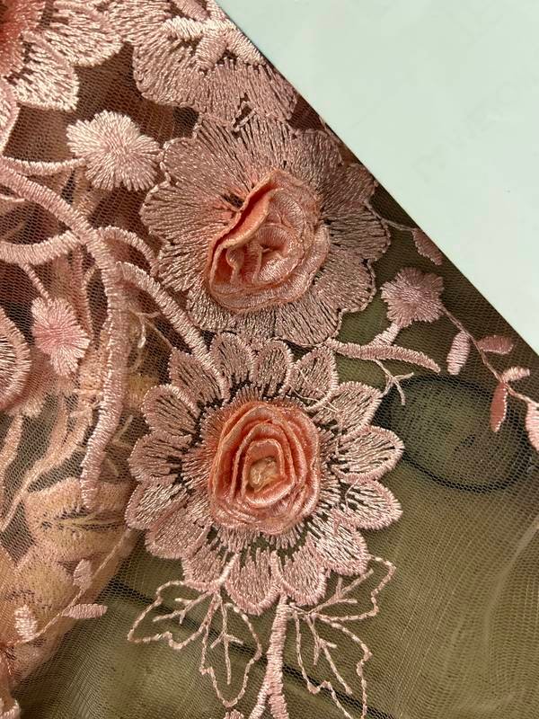 Tela bordado con rosas en relieve Rosas rosa palo, referencia 022