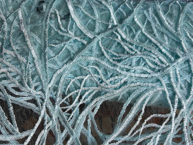 Tela bordado con flecos sobre tul Flecos hielo, referencia 062